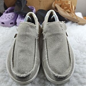 Hey Dude Off-White Low Top Slip-On Loafers — Men’s Size 11M